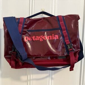 Patagonia Black Hole Messenger Bag